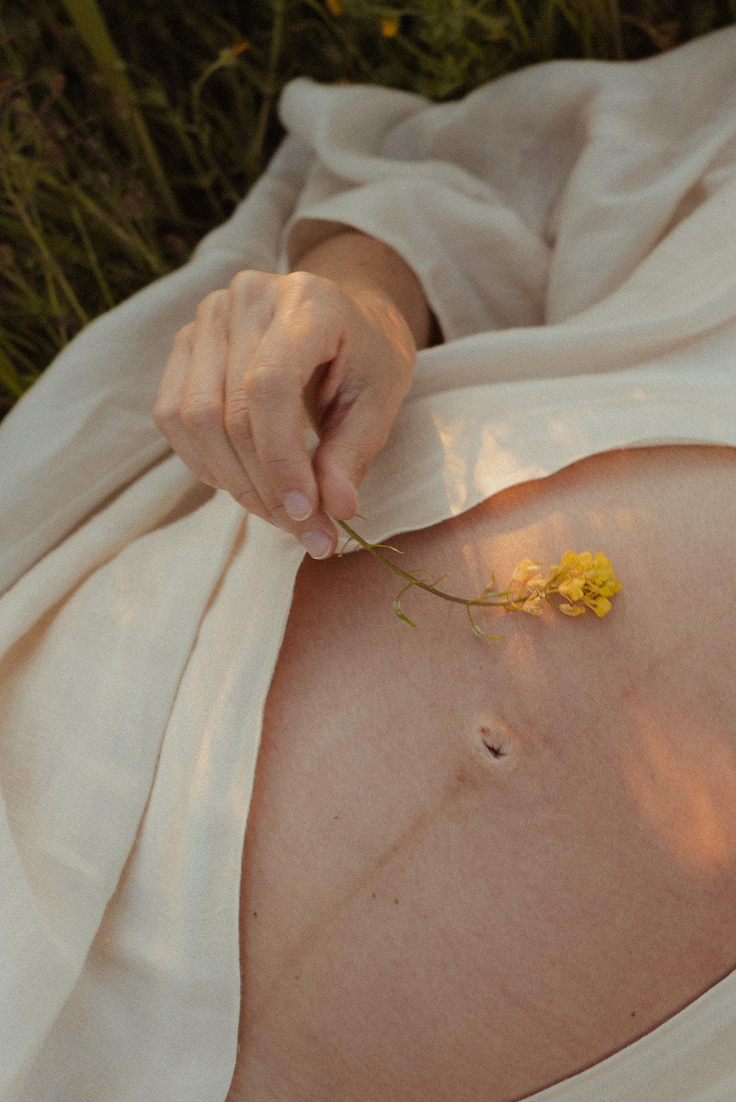mallorca emotional pregnancy photography 